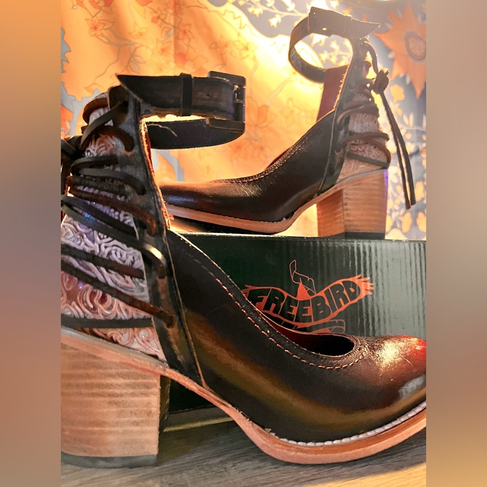 Size 7 Maroon Raeanne Freebird Never worn except to try on. box is not included